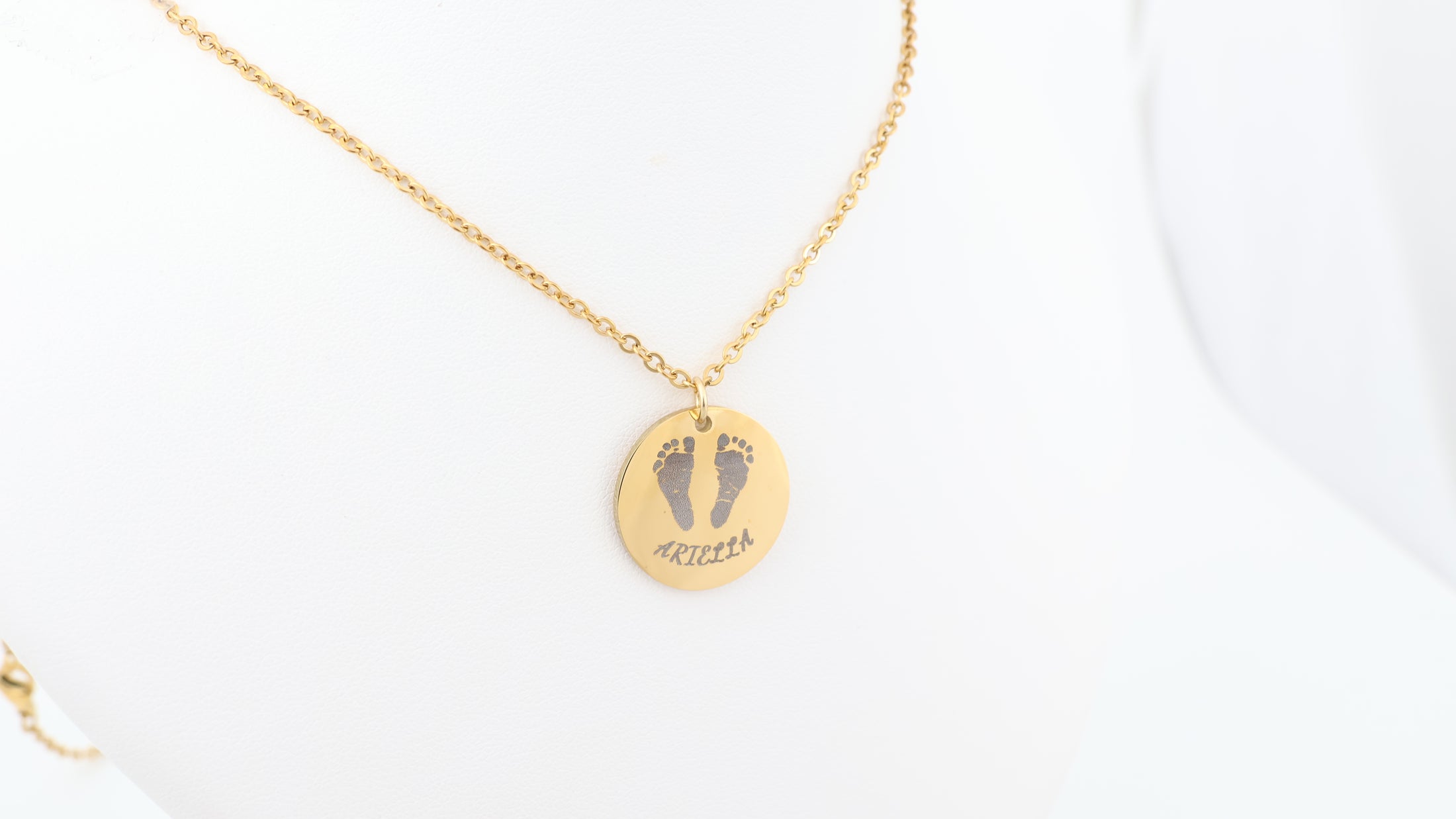 Stainless steel circle pendant with necklace