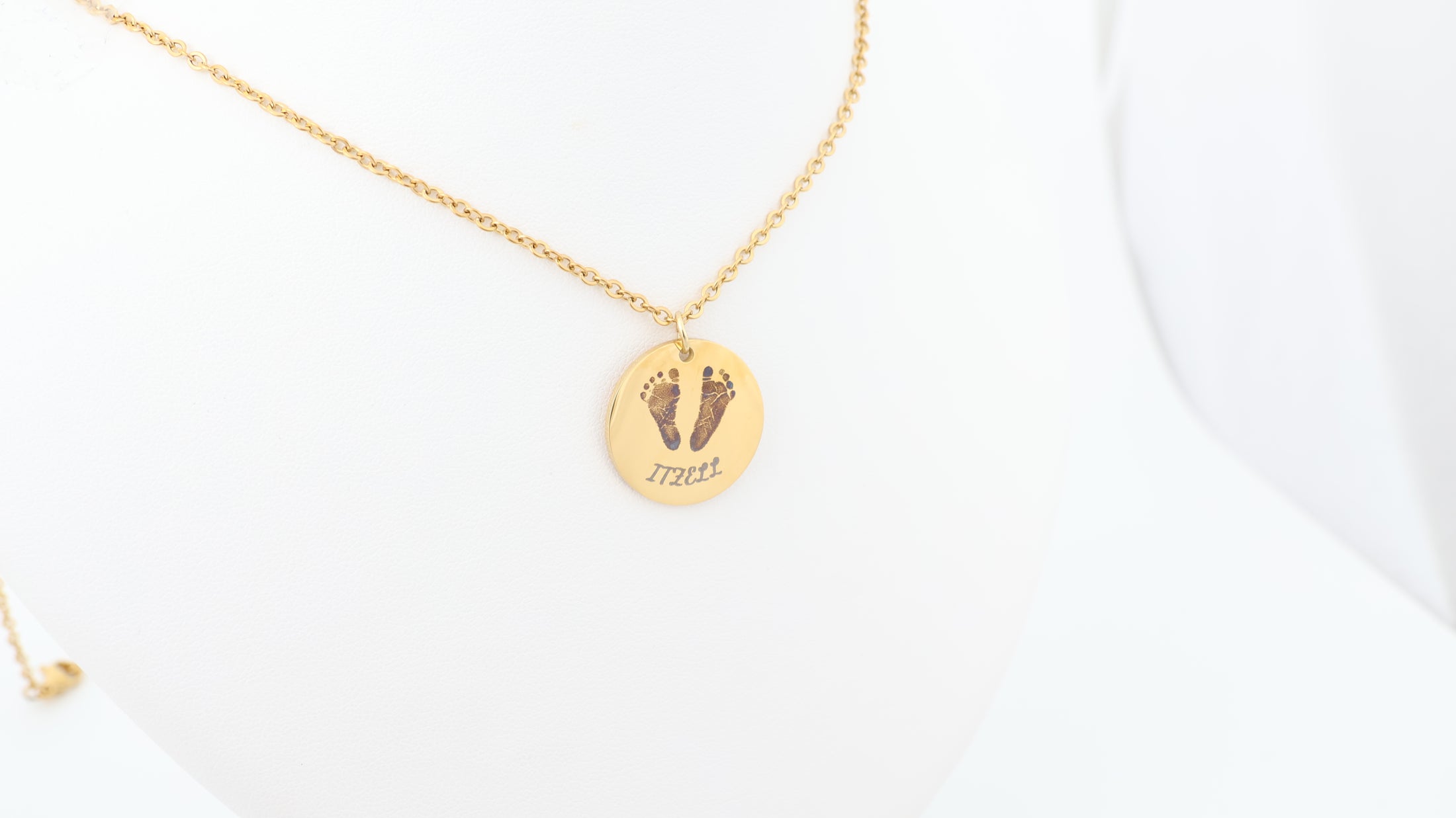 Stainless steel circle pendant with necklace