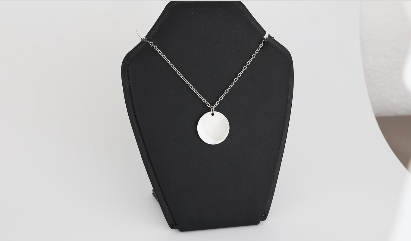 Stainless steel circle pendant with necklace